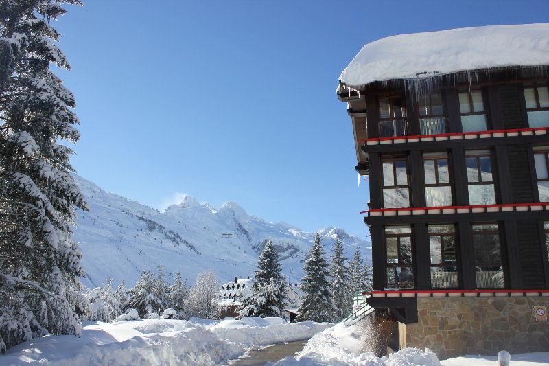 Snoe Hotel Candanchu Exterior photo